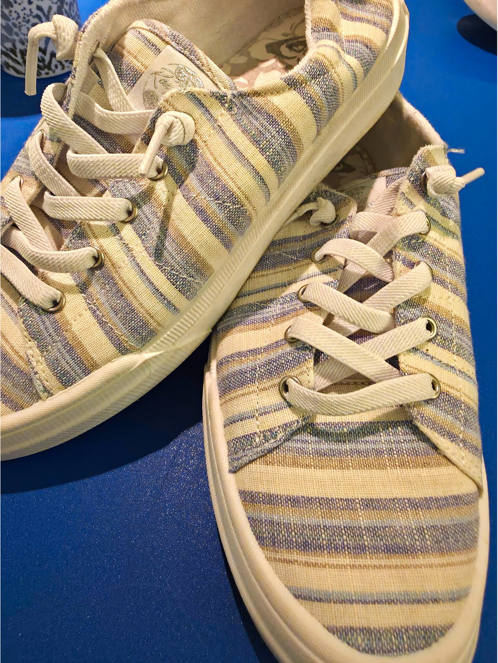 Roxy Women’s Size 10 Striped Canvas Lace-Up Stretch Sneakers /Blue/White
